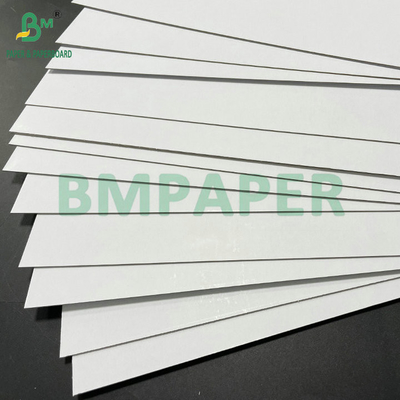 ভাল দৃঢ়তা 1 মিমি 2 মিমি উভয় পক্ষের সাদা মাঝারি ধূসর সঙ্গে স্তরিত কার্ডবোর্ড