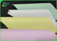 রশিদ মুদ্রণের জন্য কাঠের সজ্জা হলুদ নীল 48gsm 52gsm ফাঁকা কার্বনহীন কাগজ রোলগুলি