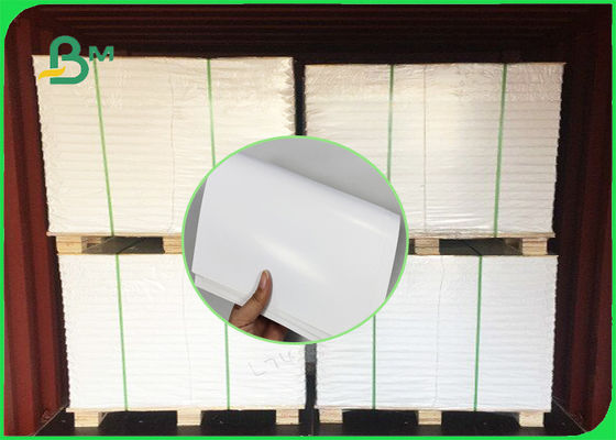 পোস্টারের জন্য 23 * 35 রিমে রিজার্ভ এফএসসি সি 2 এস এআরটি কার্ড পেপার / কাউচ পেপার 300GSM